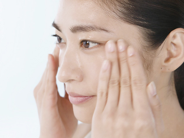 Cómo Aplicar: Sérum de Contorno de Ojos