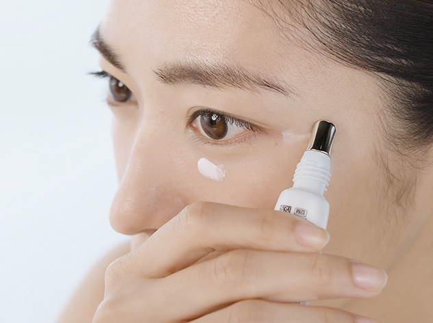 Cómo Aplicar: Sérum Contorno de Ojos con Aplicador