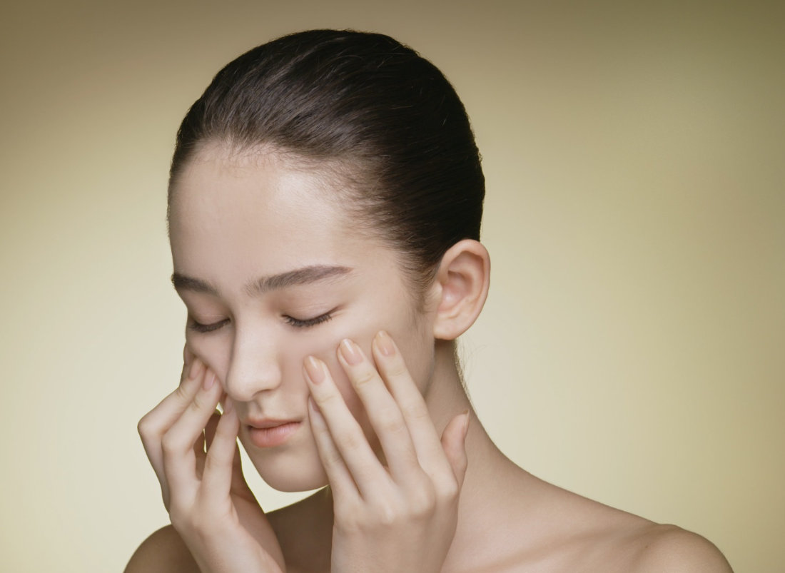 Shiseido TÓMATE TU TIEMPO PARA RELAJAR TUS GESTOS FACIALES