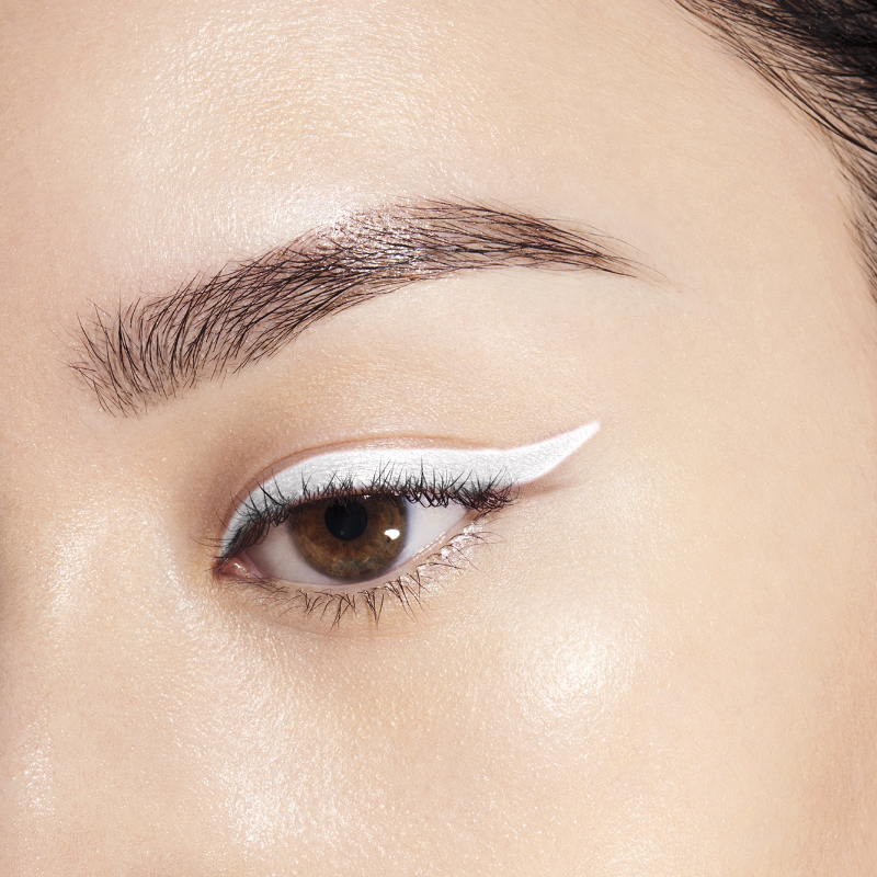 Acentúa las cejas Maquillaje ojos